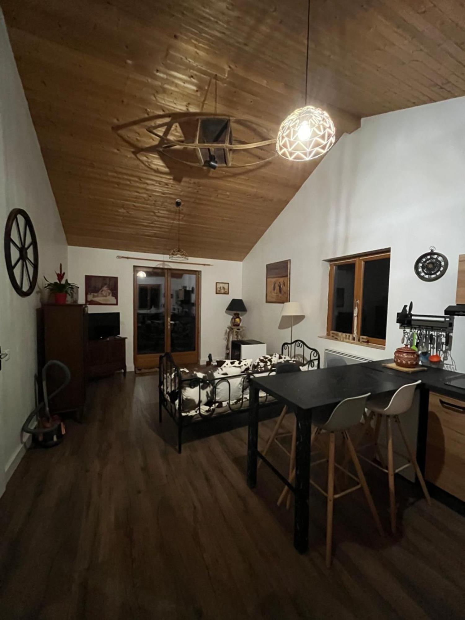 Vila Chez Mamie LʼIsle-Jourdain Exteriér fotografie