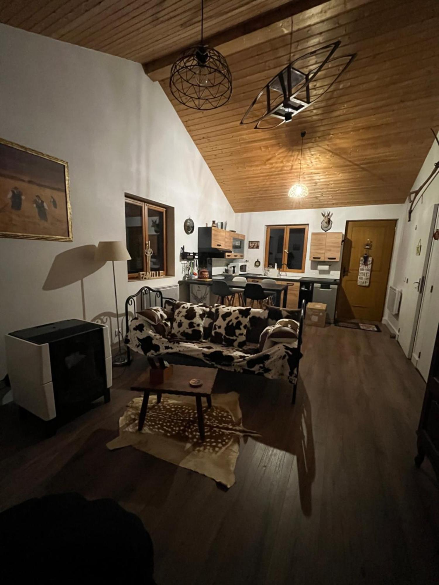 Vila Chez Mamie LʼIsle-Jourdain Exteriér fotografie