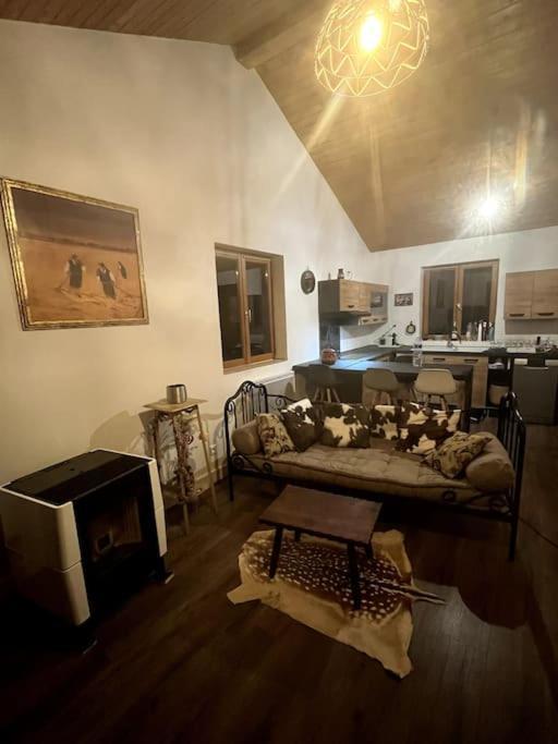Vila Chez Mamie LʼIsle-Jourdain Exteriér fotografie