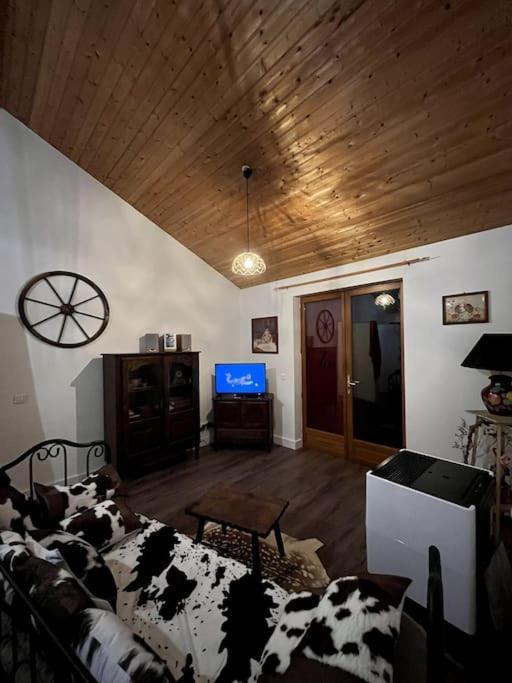 Vila Chez Mamie LʼIsle-Jourdain Exteriér fotografie